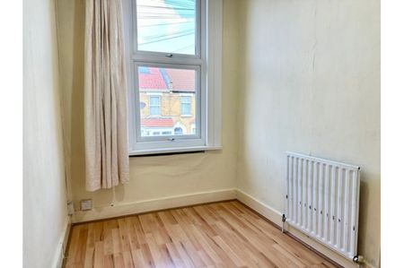 3 bedroom maisonette - Photo 2