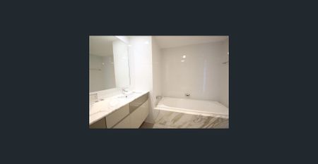 EPICA WITH EAST FACING 3 BEDROOM - Available from 22nd December - Photo 4