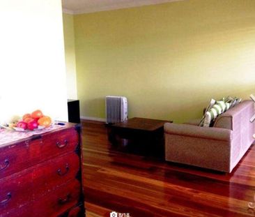 Large Light Filled Unit - 10 min walk to Chatswood Station - Photo 1