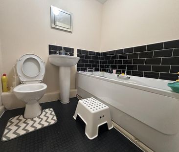 2 bedroom ground floor flat to rent - Photo 4