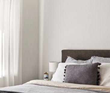 Effortless Inner-City Living with Style and Comfort - Photo 6