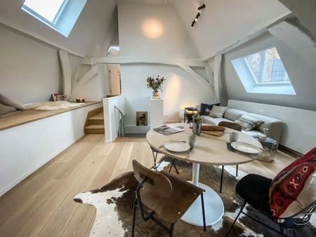 Kamer op de zolder van een gerenoveerde woning. - Foto 2