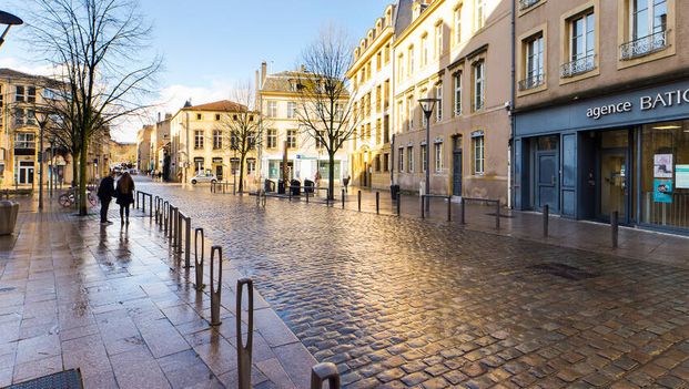 METZ CENTRE Location F1bis dans résidence ancienne - Photo 1