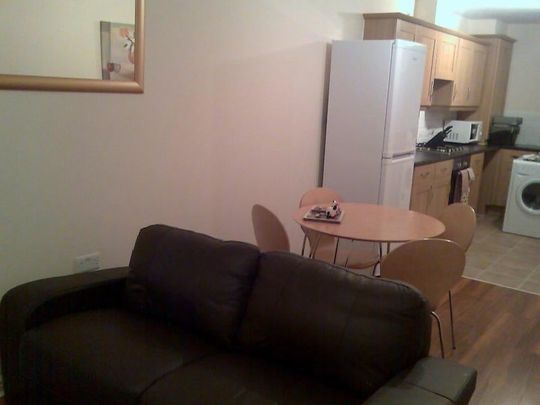 4 Bed Terraced House, Hitchen St, M13 - Photo 1