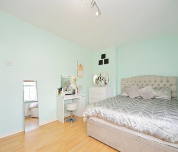 2 Bed Terraced House, Lamerock Road, BR1 - Photo 2