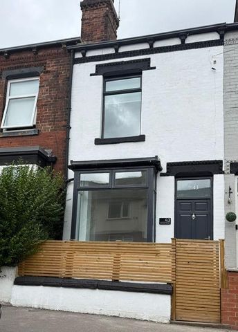 4 bedroom terraced house to rent - Photo 4