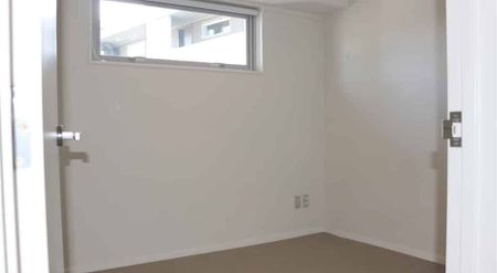 3 Bedroom Furnished Central City Apartment - Photo 5