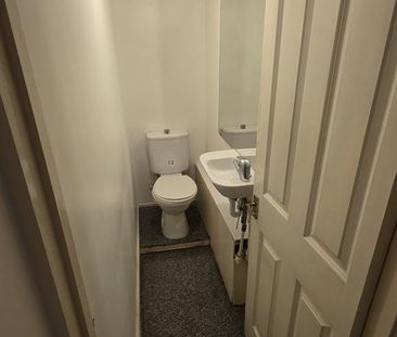 1 bedroom in a house share to rent - Photo 6