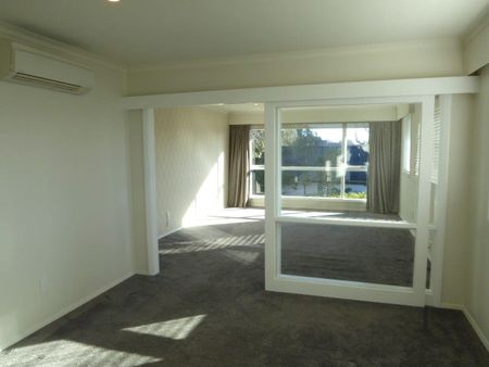 Modern two bedroom apartment in Merivale - Photo 4