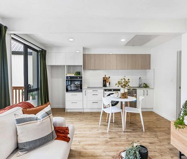 Contemporary newly built family home - Photo 3