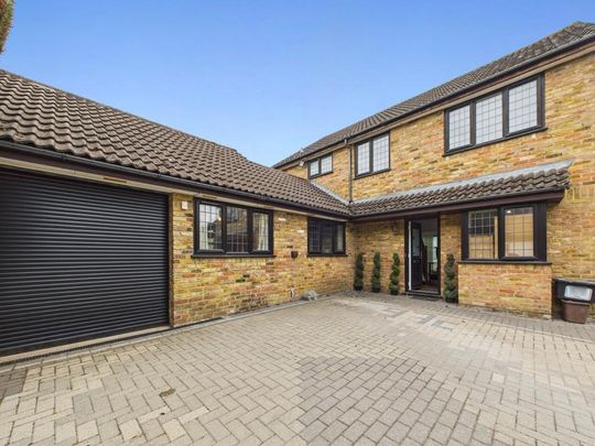 4 bedroom detached house to rent - Photo 1