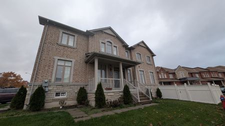 For Lease - 5567 Oscar Peterson Boulevard, Mississauga, Ontario - Photo 4