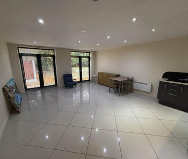 1 bedroom retirement property to rent - Photo 6