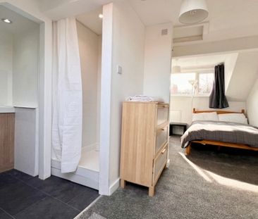 Newly renovated 4 bedroom student property with Ensuite bathrooms - Photo 1