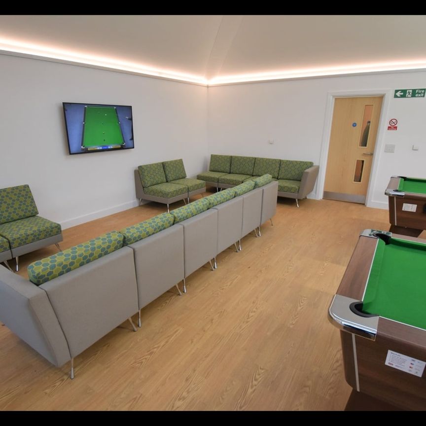 6 Bed Terraced House, Hillside Court, RG1 - Photo 1