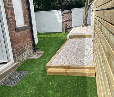 🔥 LUXURY LIVING IN L9 – Stunning 6-Bed All En-Suite Home with 4 Stu... - Photo 5