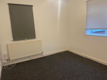 2 bedroom semi-detached bungalow to rent - Photo 4