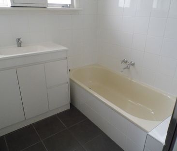 3 BEDROOM HOUSE IN THE HEART OF ALTONA - Photo 5