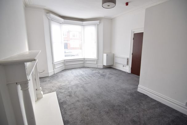 To Let Studio - Photo 1