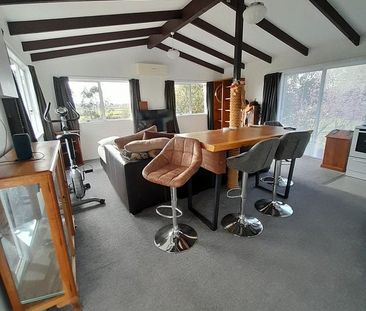 Unique character flat with stunning rural views. - Photo 5