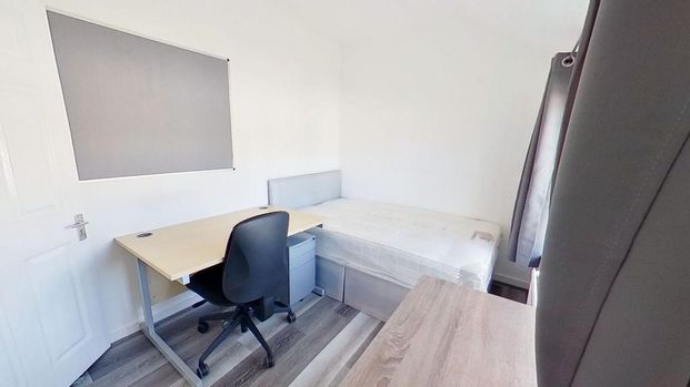 5 bedroom semi-detached house to rent - Photo 1