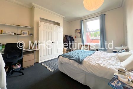 7 Bedroom Mid Terraced House for rent in Regent Park Avenue - Photo 4