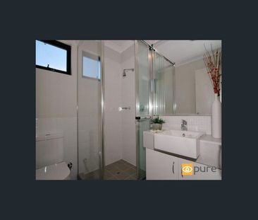 MODERN DUAL LEVEL TOWNHOUSE IN MAYLANDS - Photo 6