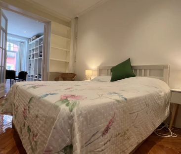 Room in a shared apartment for rent in Embajadores, perfect for females - Foto 3