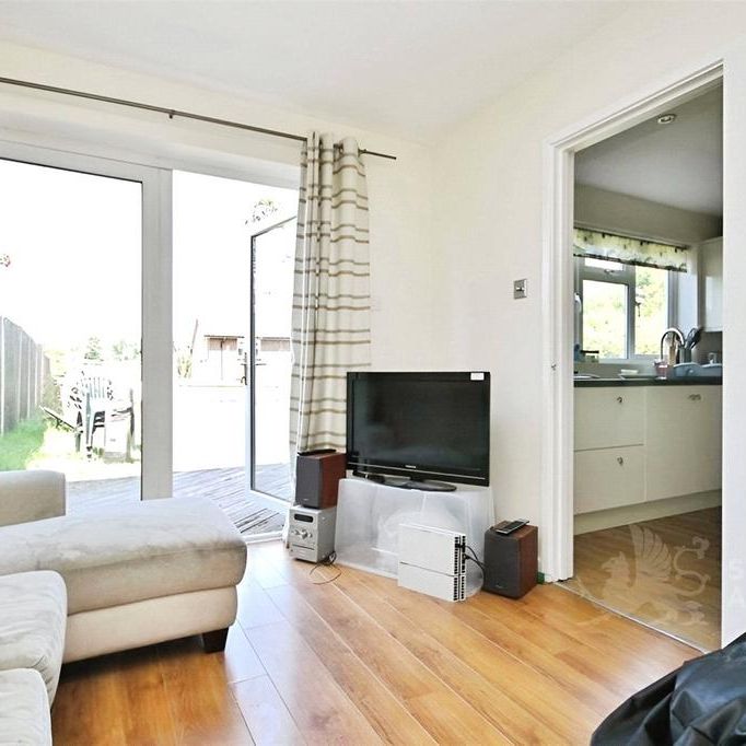 1 bedroom in a house share to rent - Photo 1