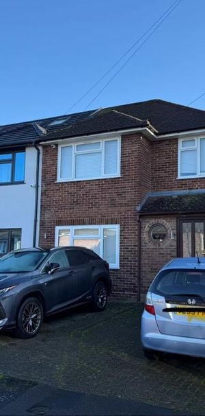 5 bedroom semi-detached house to rent - Photo 1