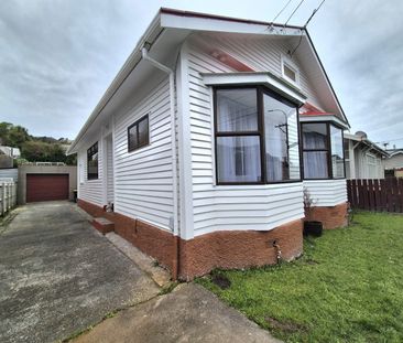 Charming 2-Bedroom Home in the Heart of Island Bay - Photo 2