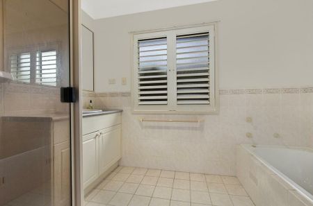 Family Home In Fantastic Location! - Photo 4