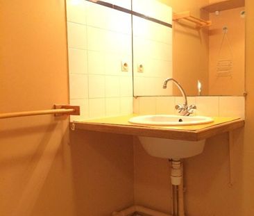 A LOUER AVIGNON ST LAZARE STUDIO MEUBLE AVEC PARKING FERME, - Photo 4