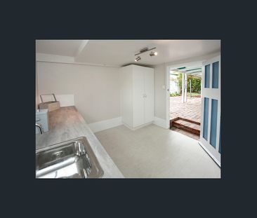 Charming Character Cottage - Photo 4