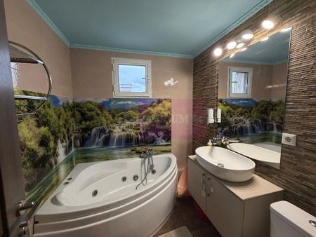 Apartament spațios aproape Metrou și Parc - Fotografie 2