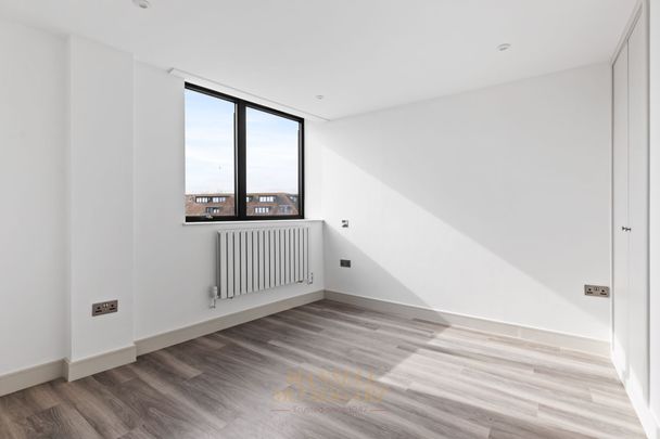 High Street, Horley, RH6 - Photo 1