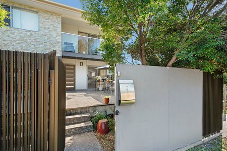 Smart, Stylish & Superbly Located - Photo 4