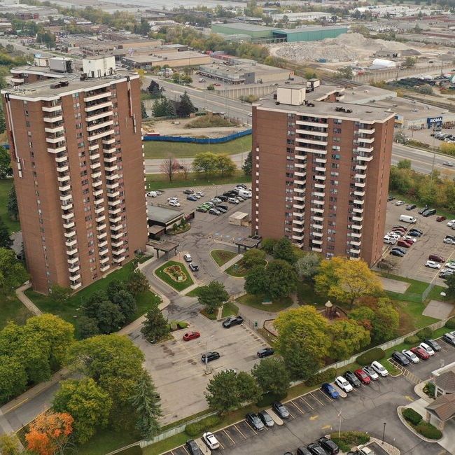 Three Bedroom Apartment - Photo 1