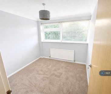 4 bedroom end of terrace house to rent - Photo 2