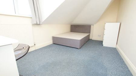 19 Church Road, CHELTENHAM GL517AL - Photo 5