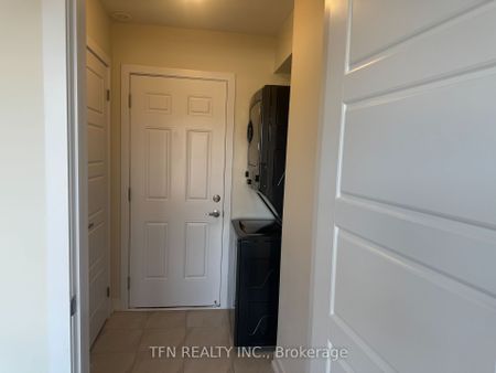 Townhouse For Lease | X8136364 - Photo 4