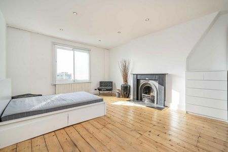 3 bedroom flat to rent - Photo 3