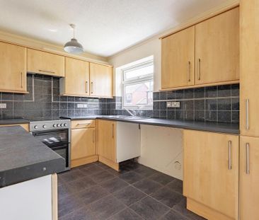 3 bedroom semi-detached house to rent - Photo 2