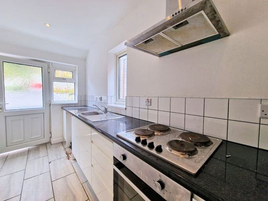 3 Bed End Terrace, Aylesbury Crescent, B44 - Photo 1