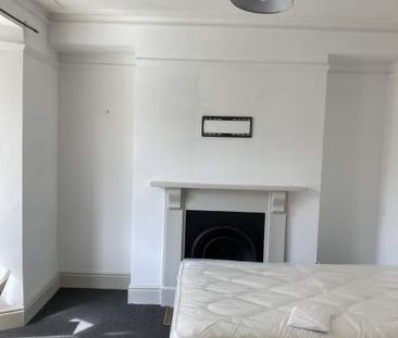 Large First Floor Double – Cromwell Street - Photo 6