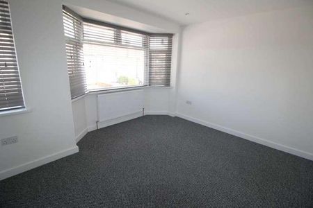 Laburnum Grove, Southall, UB1 - Photo 3