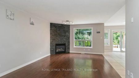 Property For Lease | X9266865 - Photo 2