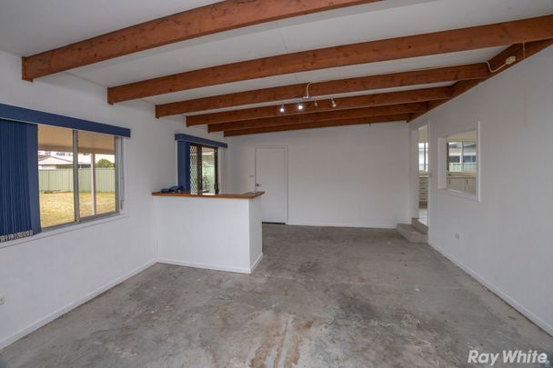 3 BEDROOM COTTAGE WITH SPACIOUS YARD!! - Photo 1