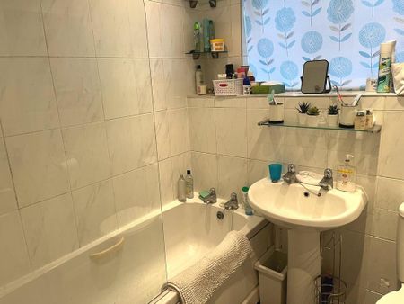 2 bedroom semi-detached house to rent - Photo 2