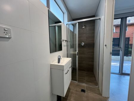 Modern 2 Bedroom Apartment - Photo 5